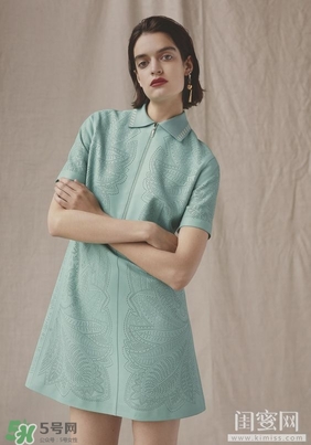 �غ�ɫ��ʲô��ɫ���غ�ɫ�ں���ɫ